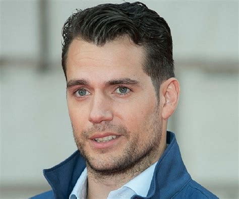 henry cavill gewicht|Henry Cavill Bio, Wiki, Height, Family, Wife, The Witcher, and Net ...